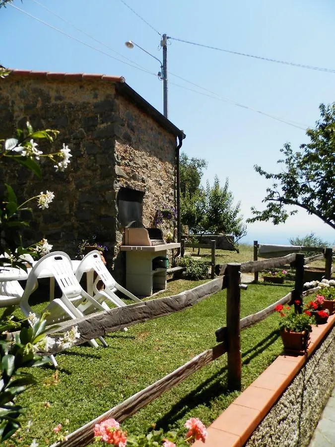 Hébergement de vacances Villa Tra Er Boscu Er Maa à Volastra Italie